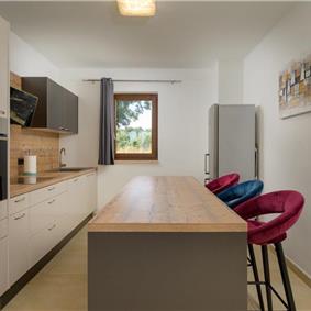 4 bedroom villa bedroom with pool, Svetvinčenat, Istria, sleeps 8